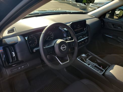 Used 2025 Nissan Pathfinder SV w/ SV Premium Package image 20