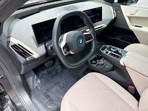 Used 2025 BMW iX xDrive50 AWD/4WD image 25