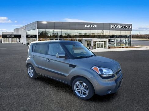 Used 2011 Kia Soul + FWD image 10