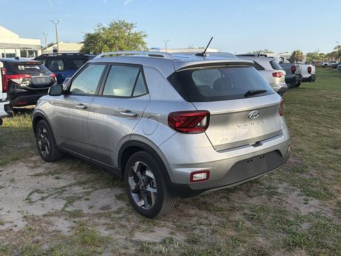 Used 2024 Hyundai Venue SEL image 6