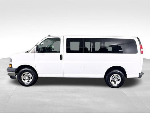 Used 2017 Chevrolet Express 2500 LT w/ LT Preferred Equipment Group RWD image 12