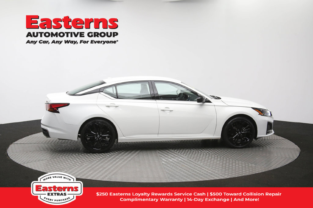 Used 2024 Nissan Altima 2.5 SR FWD image 41