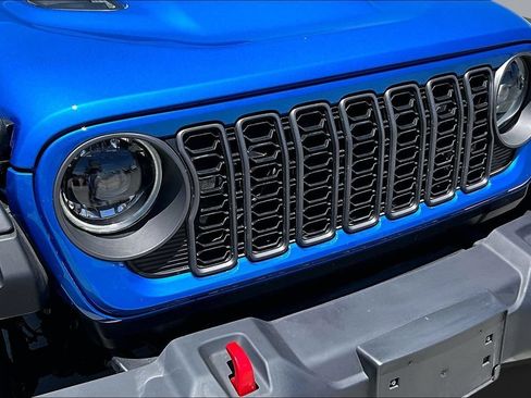 Certified 2025 Jeep Wrangler Unlimited Rubicon w/ Convenience Group AWD/4WD image 29