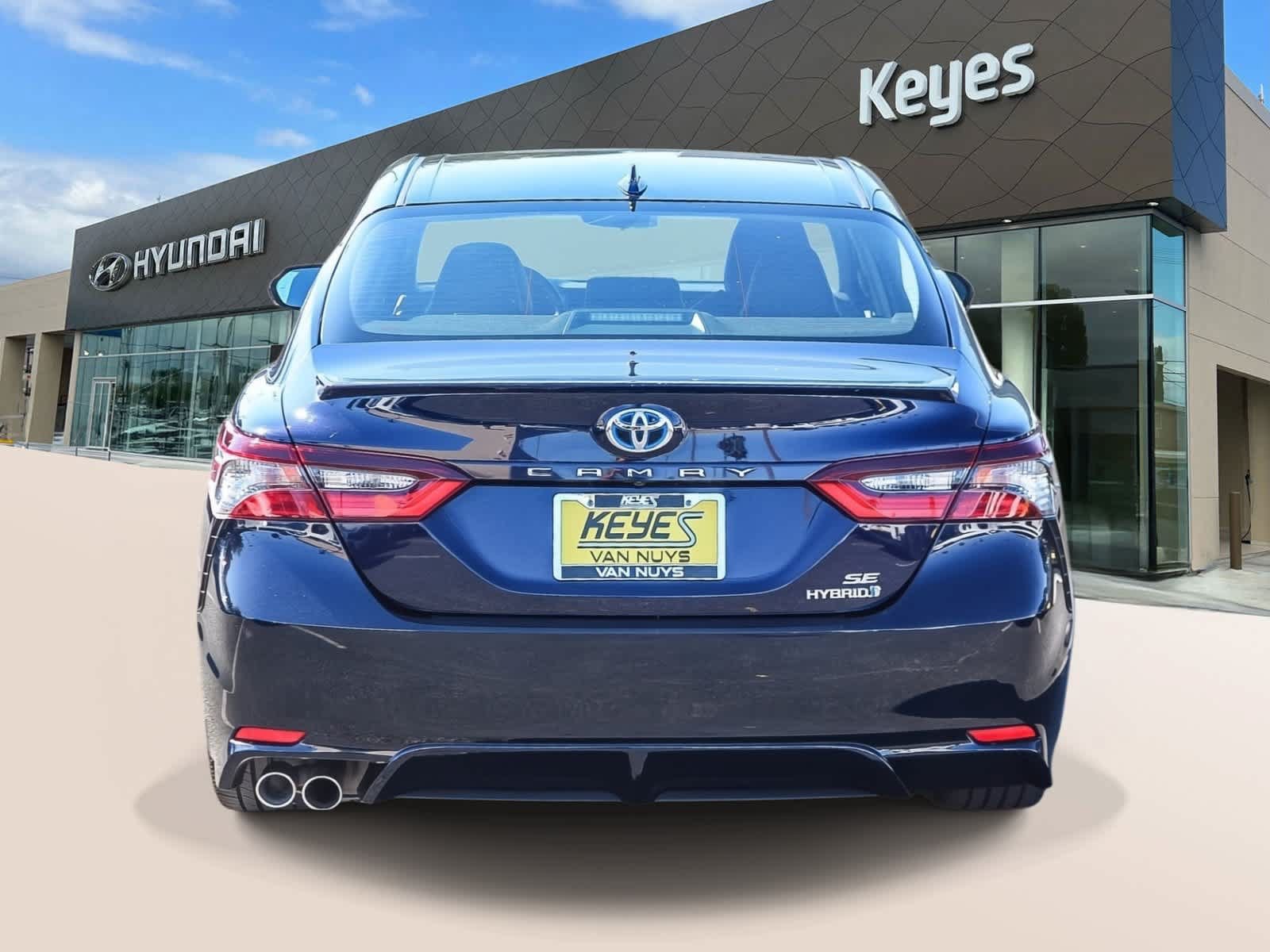 Used 2022 Toyota Camry SE FWD image 6