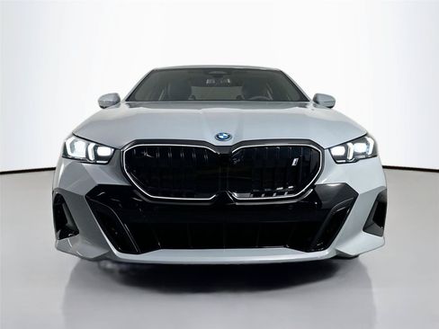 New 2026 BMW i5 eDrive40 w/ M Sport Package RWD image 3
