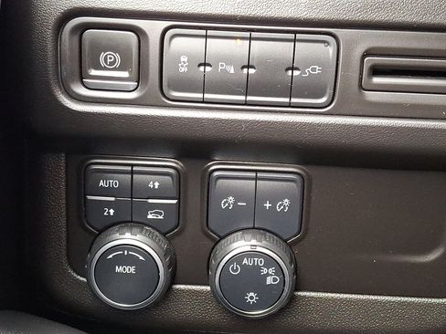 Used 2021 Chevrolet Tahoe LT image 24