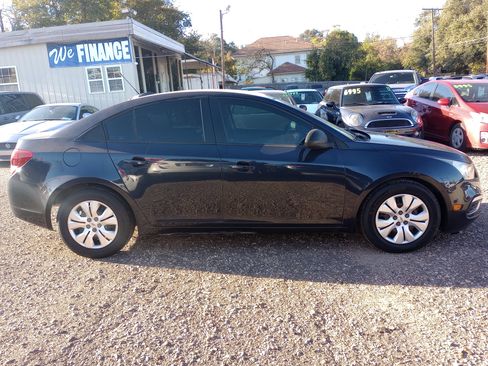 Used 2015 Chevrolet Cruze LS image 8