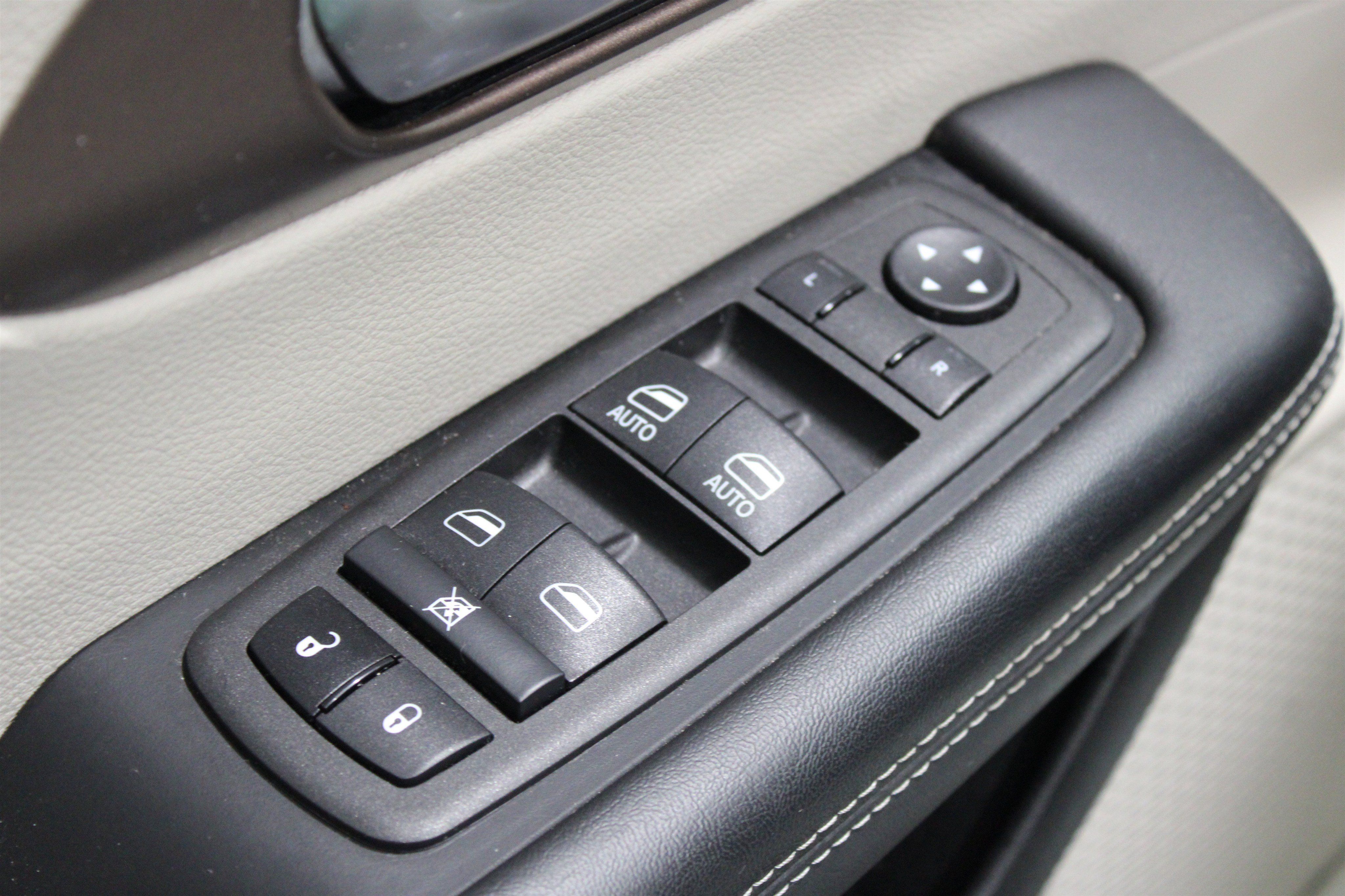 Used 2024 Chrysler Voyager LX FWD image 4