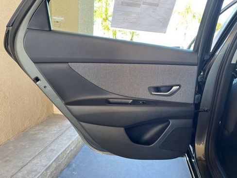 New 2025 Hyundai Elantra Limited image 20