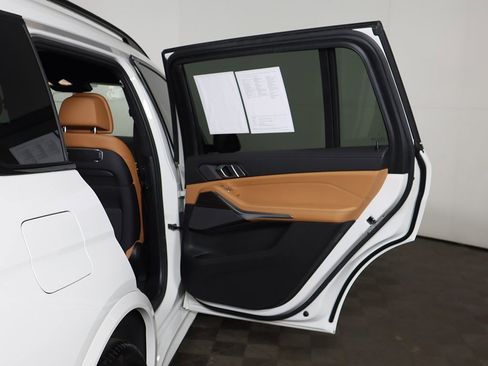 Used 2024 BMW X7 xDrive40i w/ M Sport Package image 26