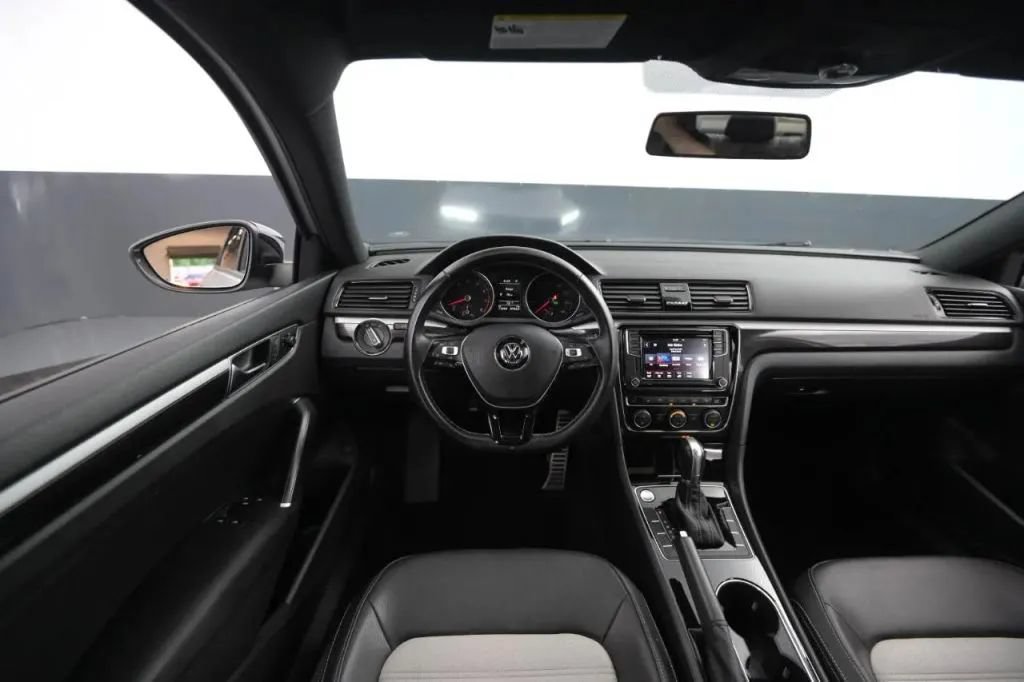 Used 2018 Volkswagen Passat GT FWD image 29