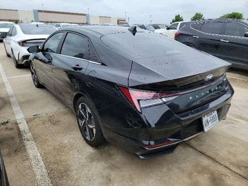 Used 2021 Hyundai Elantra Limited w/ Preferred Accessory Package FWD image 7