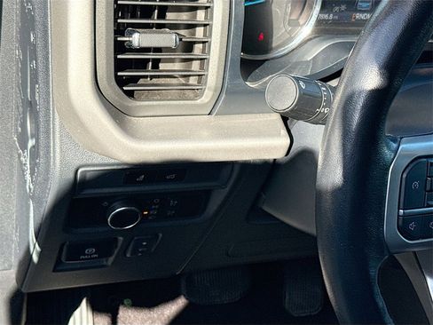 Used 2023 Ford Expedition XLT image 11