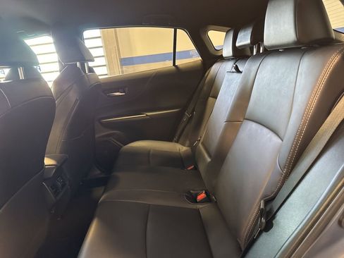 Used 2022 Toyota Venza XLE image 26