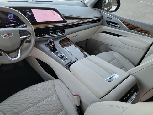 Certified 2023 Cadillac Escalade ESV Premium Luxury Platinum w/ LPO, Radiant Package image 20