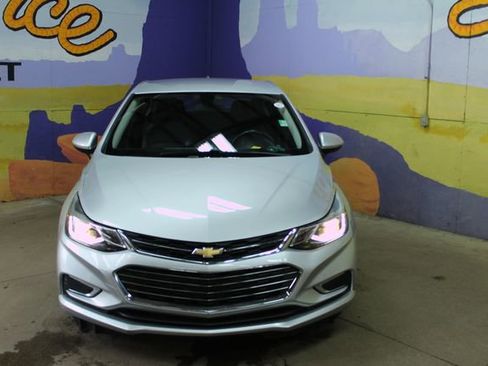Used 2018 Chevrolet Cruze Premier FWD image 6