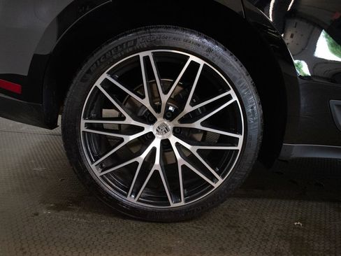 Certified 2026 Porsche Macan AWD/4WD image 16