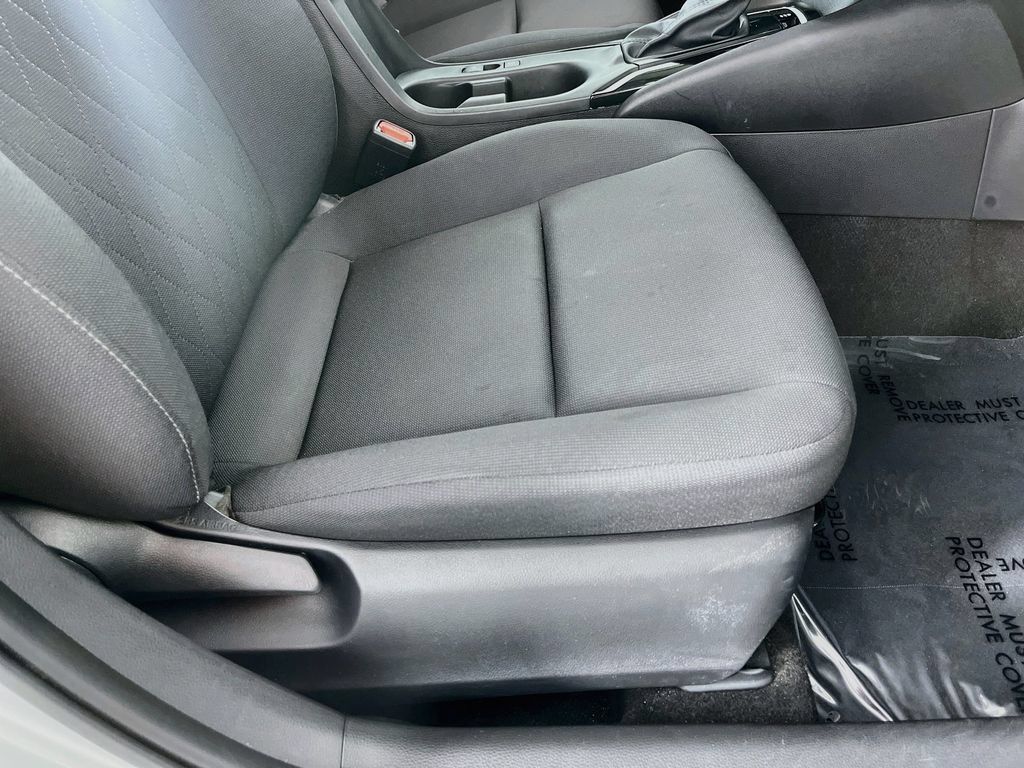 Used 2025 Toyota Corolla LE FWD image 31