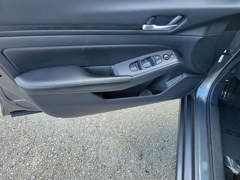 Used 2024 Nissan Altima 2.5 SV FWD image 21