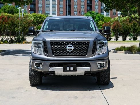 Used 2017 Nissan Titan PRO-4X w/ Pro-4x Convenience Package AWD/4WD image 4