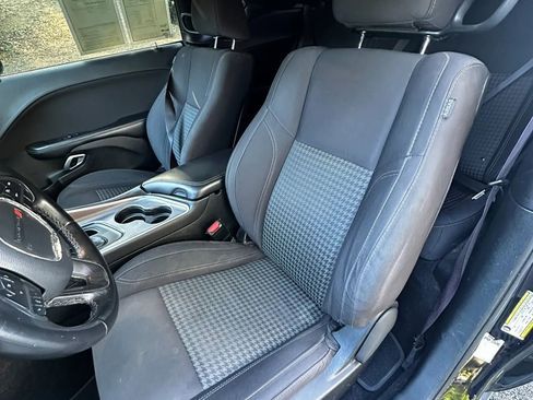 Used 2019 Dodge Challenger SXT image 17