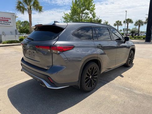 Used 2023 Toyota Highlander XSE FWD image 4