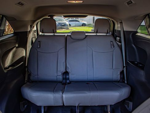 Used 2025 Toyota Sienna XLE image 15