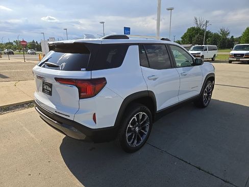Used 2025 GMC Terrain Elevation w/ Elevation Premium Package AWD/4WD image 9