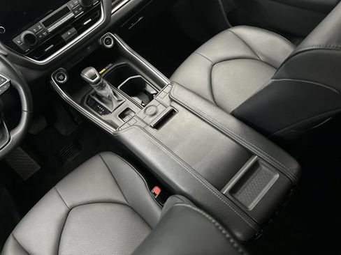 Used 2025 Toyota Grand Highlander AWD image 25
