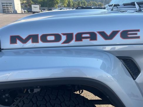 Used 2023 Jeep Gladiator Mojave w/ Cold Weather Group image 10