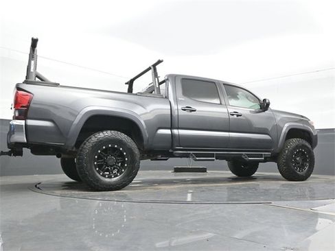 Used 2018 Toyota Tacoma SR5 image 25