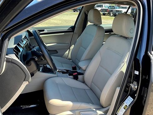 Used 2019 Volkswagen Golf Alltrack S image 9