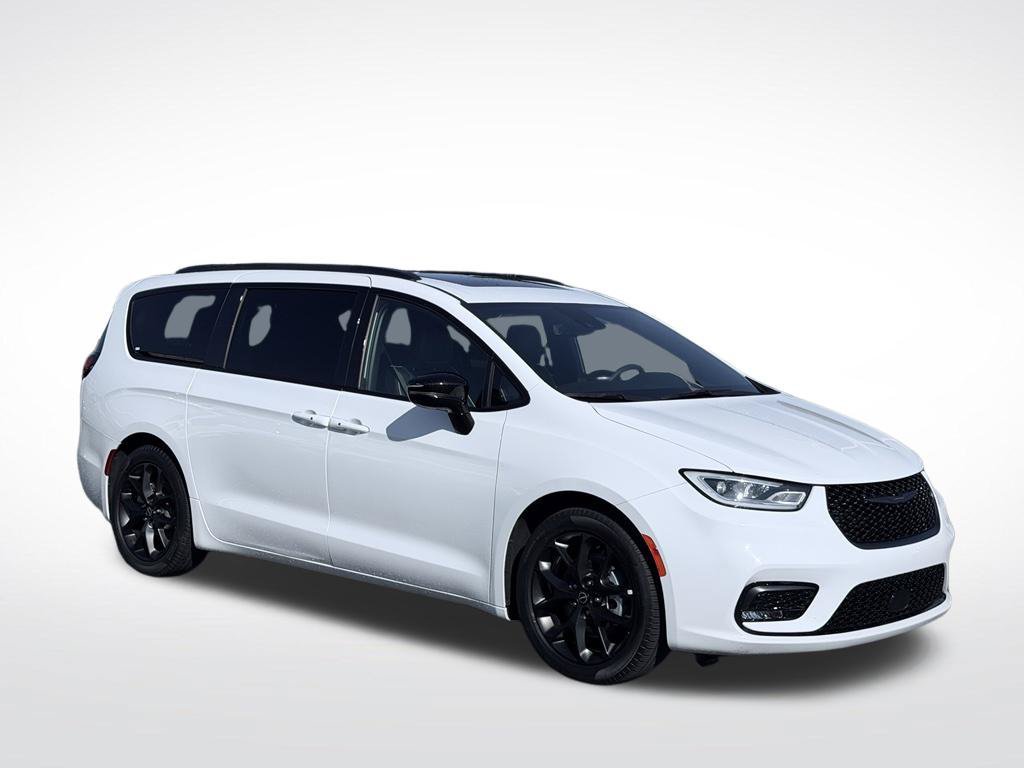 Certified 2025 Chrysler Pacifica Limited FWD image 5