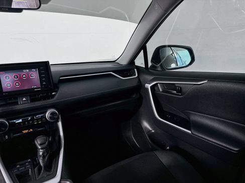Used 2021 Toyota RAV4 LE FWD image 21