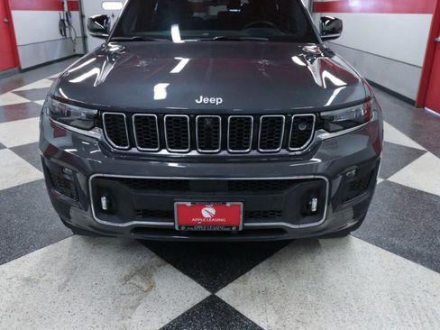 Used 2024 Jeep Grand Cherokee L Overland w/ Advanced Protech Group III AWD/4WD image 4