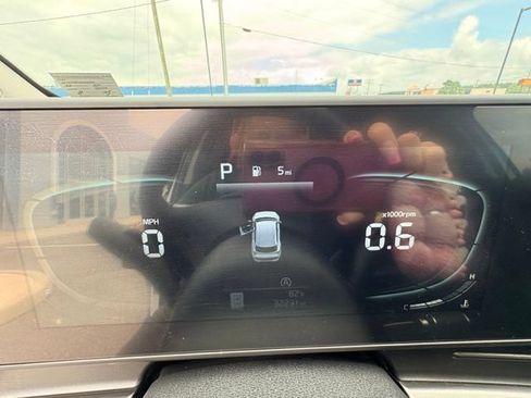 Used 2025 Kia Sportage EX w/ Premium Package FWD image 23
