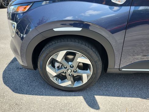 Certified 2024 Hyundai Venue Limited FWD image 9