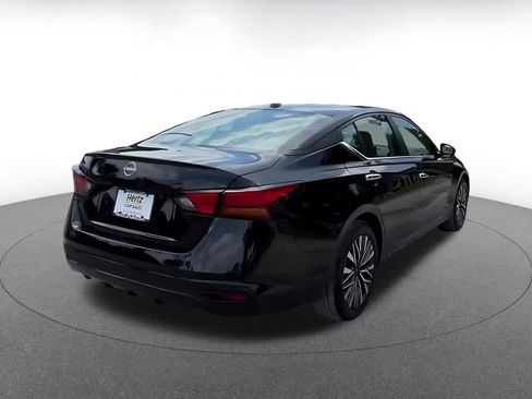 Used 2025 Nissan Altima 2.5 SV FWD image 14
