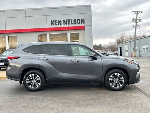 Used 2023 Toyota Highlander XLE image 15
