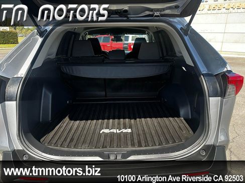 Used 2021 Toyota RAV4 XLE AWD/4WD image 18
