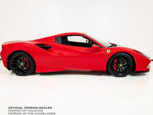 Used 2021 Ferrari F8 Tributo image 27