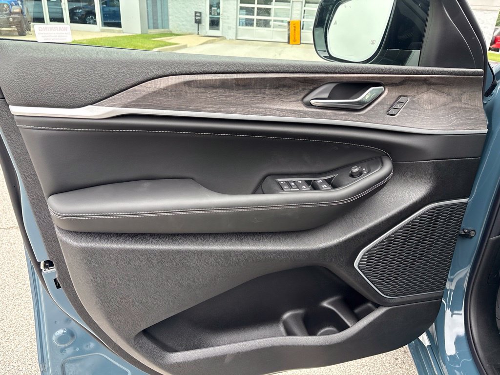 New 2026 Jeep Grand Cherokee Limited AWD/4WD image 8