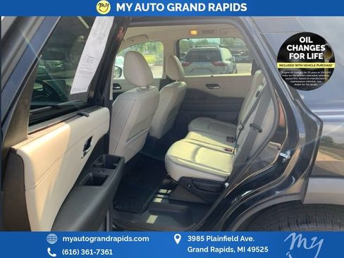 Used 2022 Nissan Pathfinder SL AWD/4WD image 10