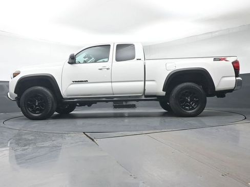 Used 2023 Toyota Tacoma SR5 AWD/4WD image 29