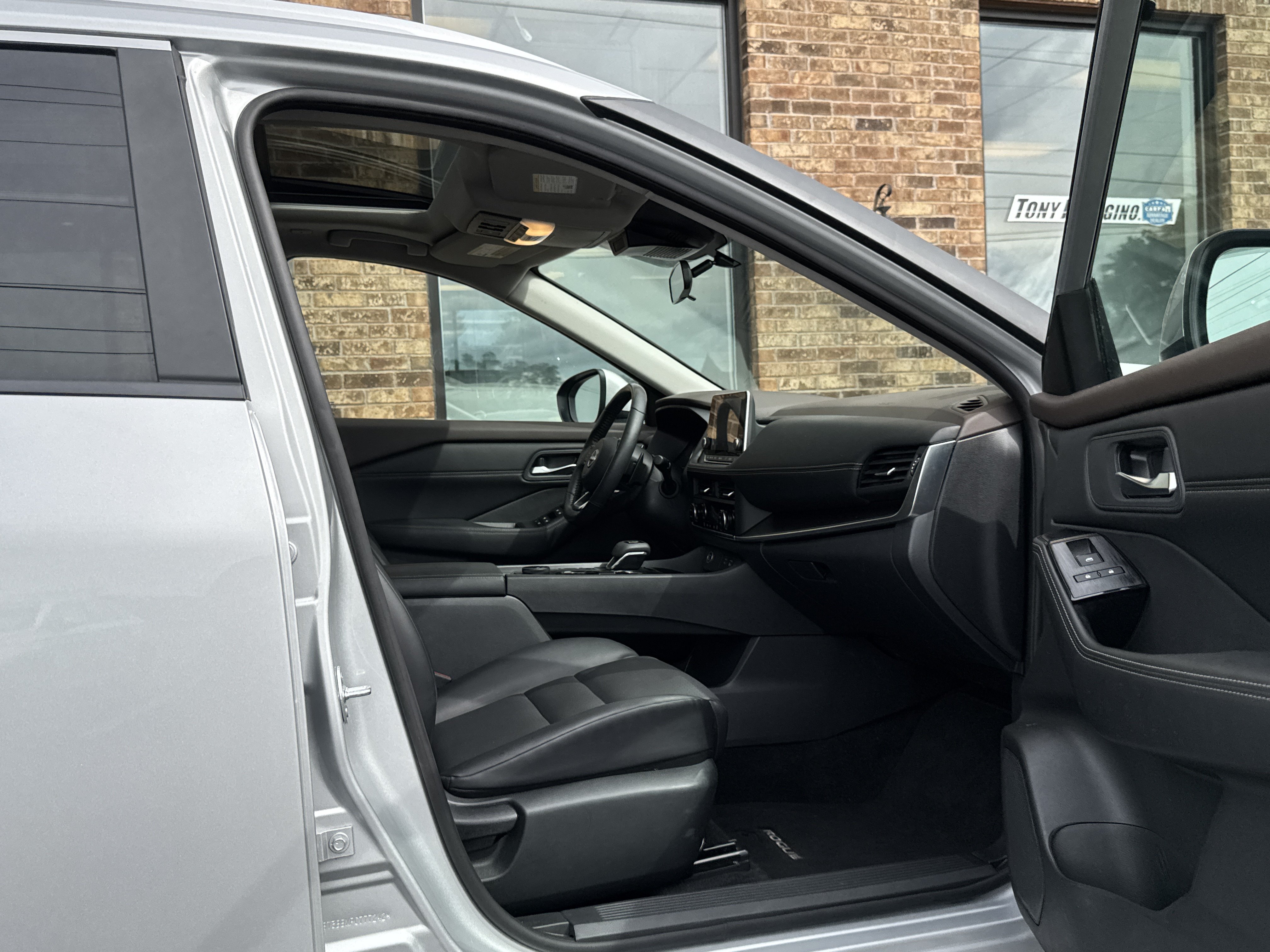 Used 2023 Nissan Rogue SV w/ SV Premium B Package AWD/4WD image 17