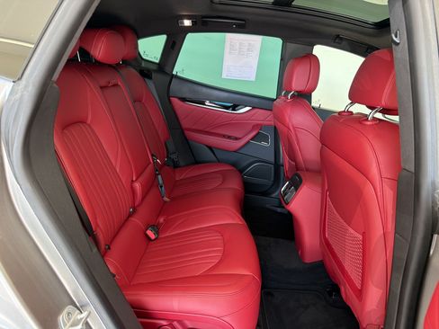 Used 2022 Maserati Levante Modena AWD/4WD image 31
