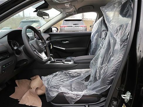 Used 2025 Nissan Sentra SR image 16