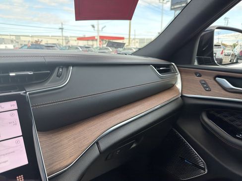 Used 2022 Jeep Grand Cherokee Summit w/ Luxury Tech Group V image 21