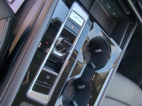 Used 2024 Volkswagen Atlas SE image 18