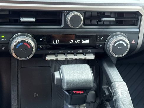 Used 2025 Toyota 4Runner TRD Off-Road Premium AWD/4WD image 22